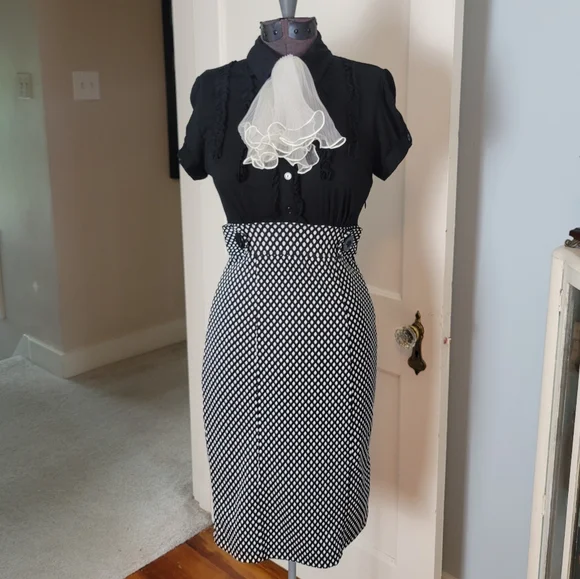 Retro Wiggle Dress - Picture 2 of 12